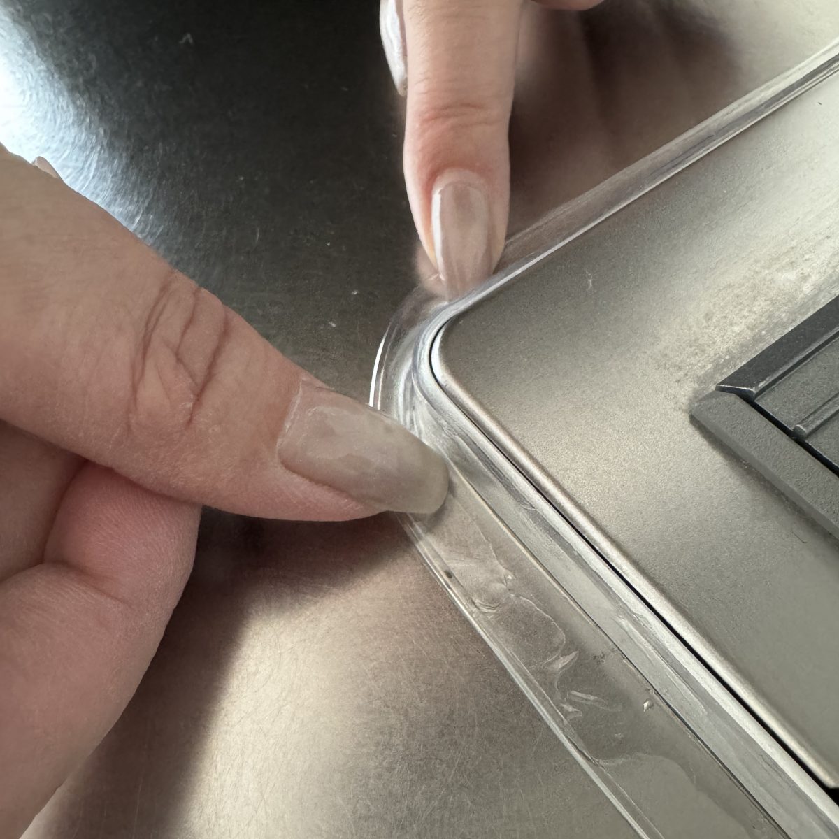 隙間テープ 透明 貼り方